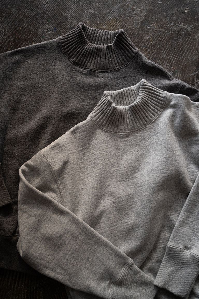 上からTAUPE、LIGHT GRAY。
