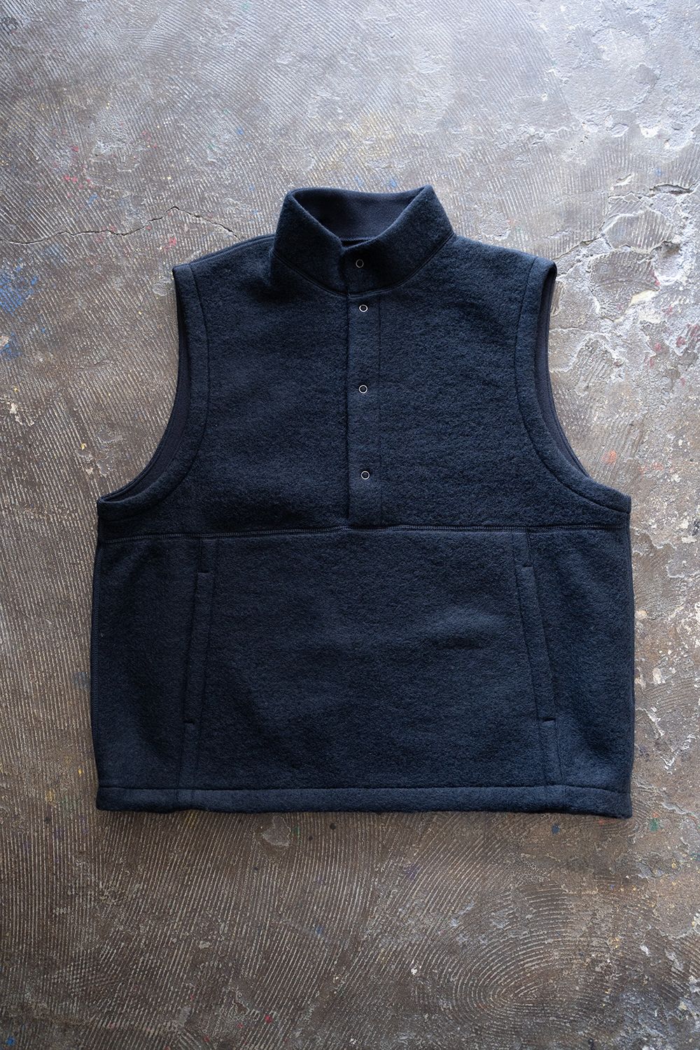 STILL BY HAND - 【23AW】ウールパイルプルオーバーベスト(BLACK) | Salty