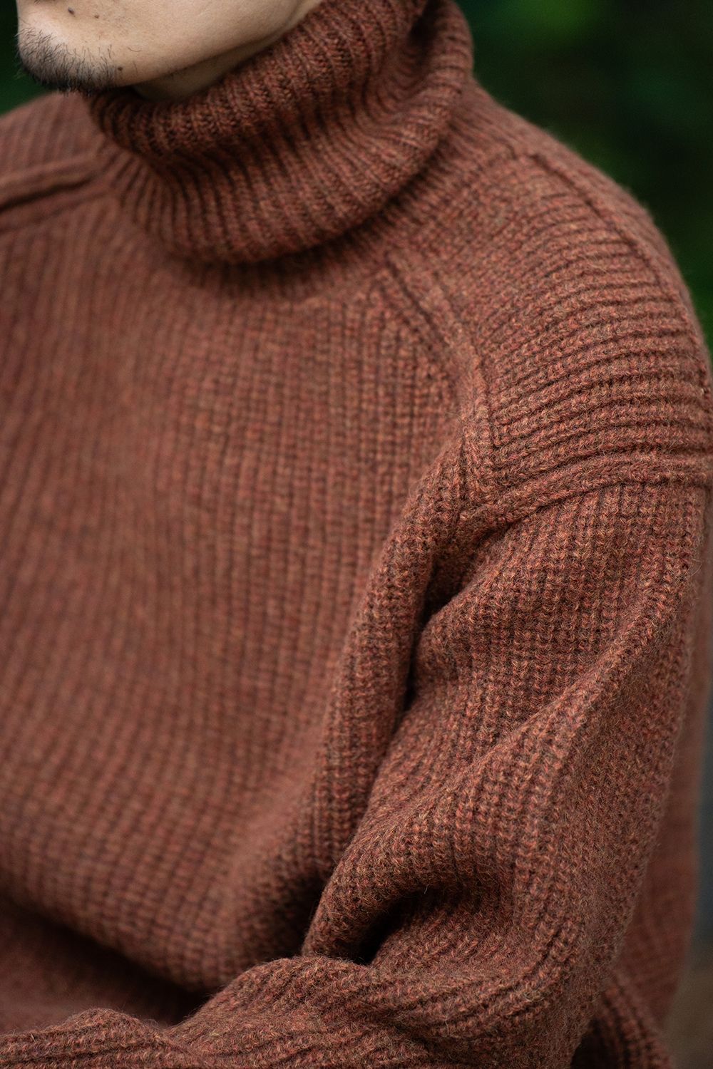 【ラスト1点】brushed yak/Shetland wool turtle neck sweater(BRICK)