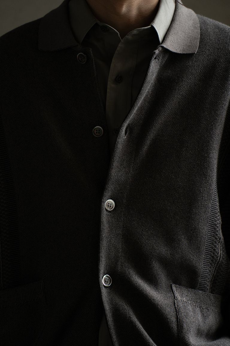 176cm、60kgの細身体型でサイズ2を着用しております。