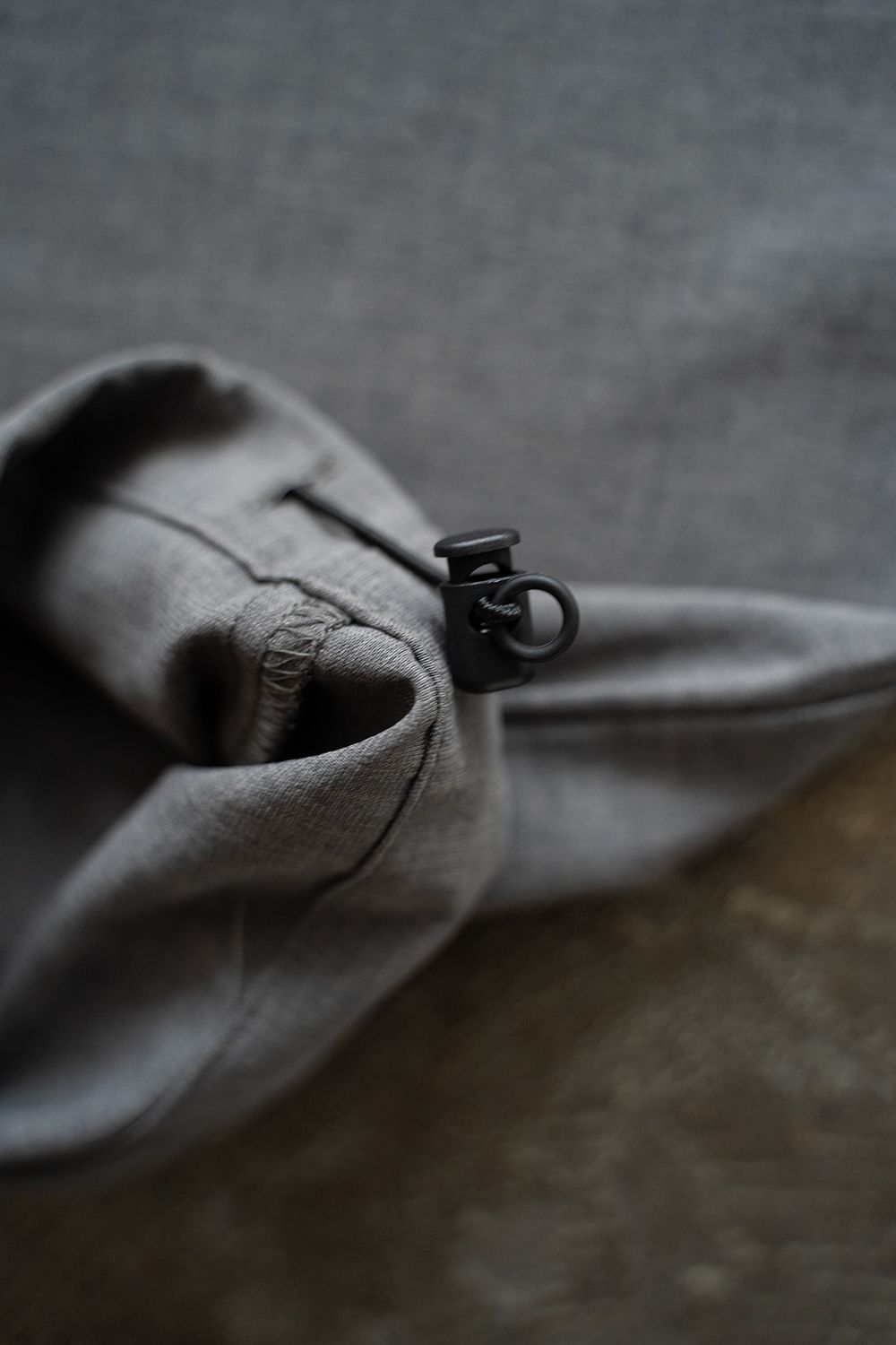 【ラスト1点】【24SS】強撚ポリエステルニータックイージーパンツ(GRAY)