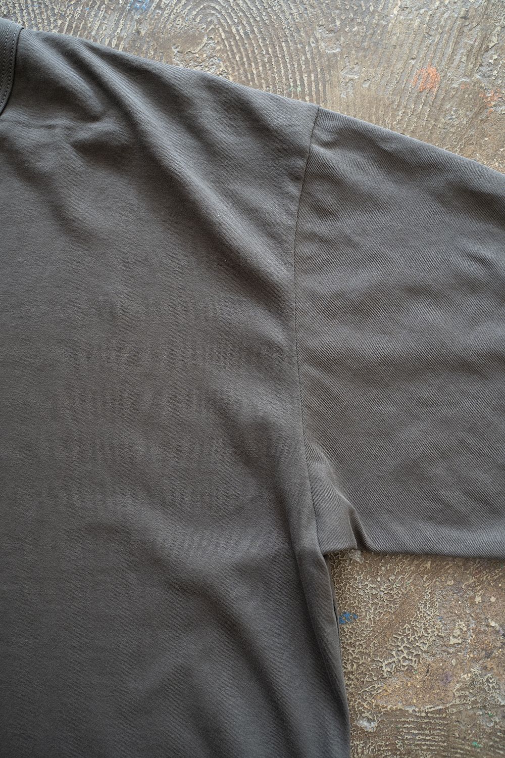 【ラスト1点】【23SS】強撚コットンスプリットヨークTシャツ(CHARCOAL)