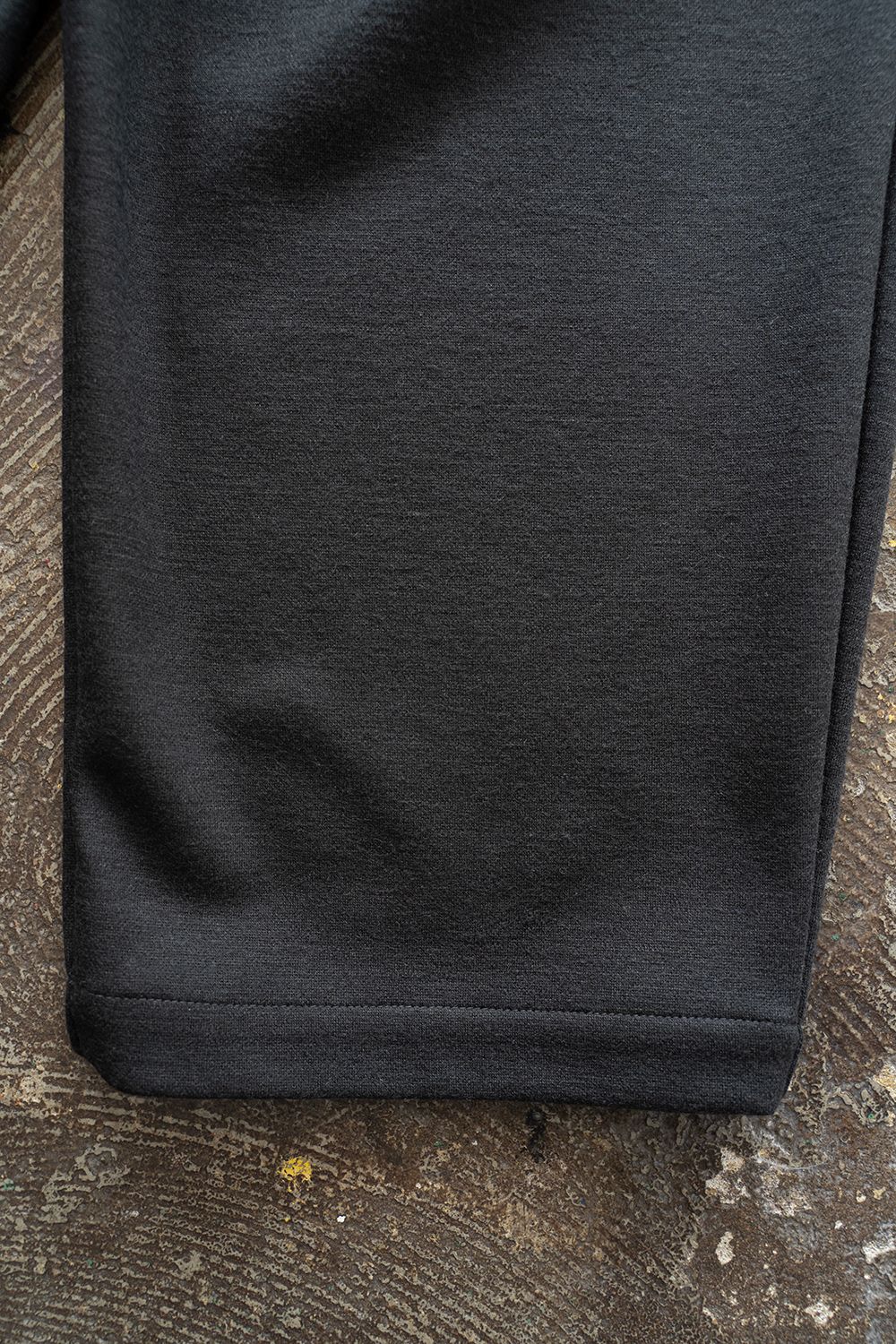 【25AW】ウールジャージー2タックイージーパンツ(CHARCOAL)