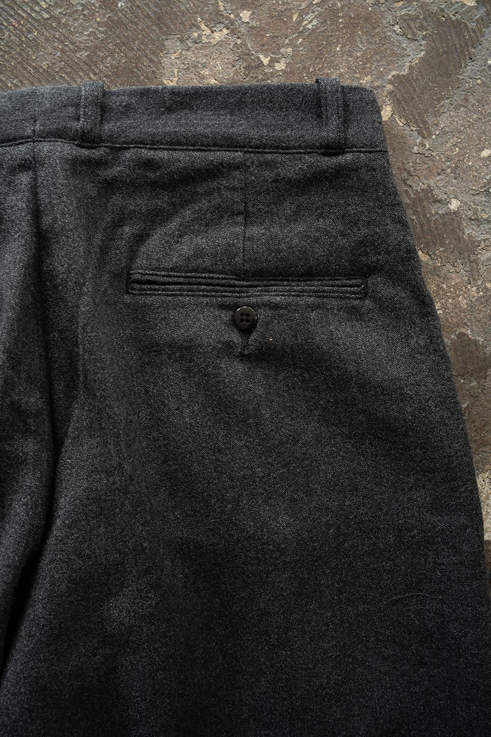 【ラスト1点】【26AW】Wool 2Tuck Trousers(CHARCOAL)