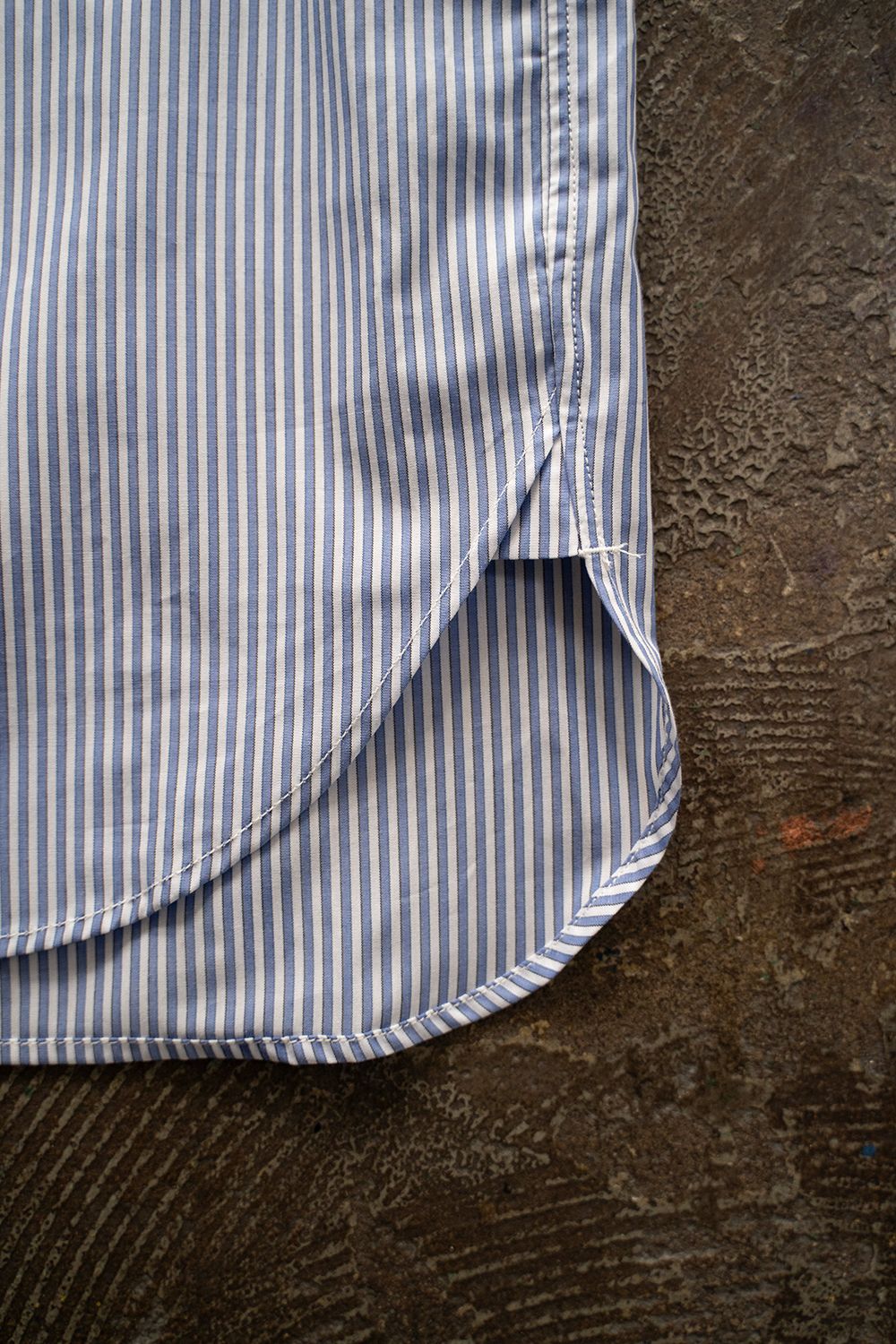 【ラスト1点】【24AW】ブロードレギュラーカラーシャツ(BLUE STRIPE)