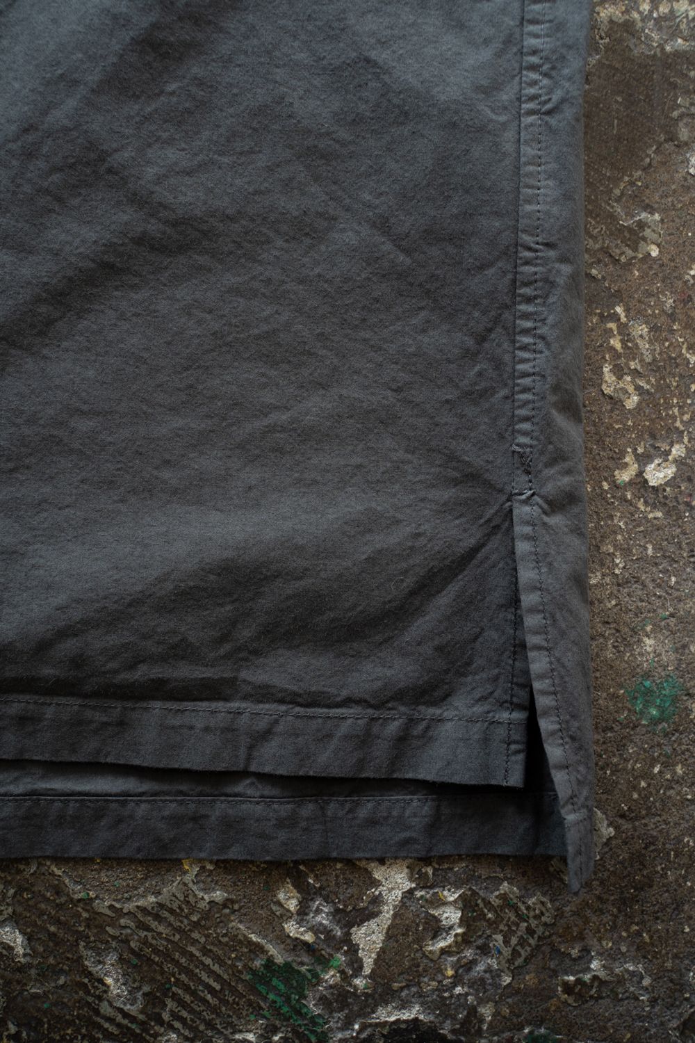 【ラスト1点】【25AW】ガーメントダイダンプシャツ(CHARCOAL)