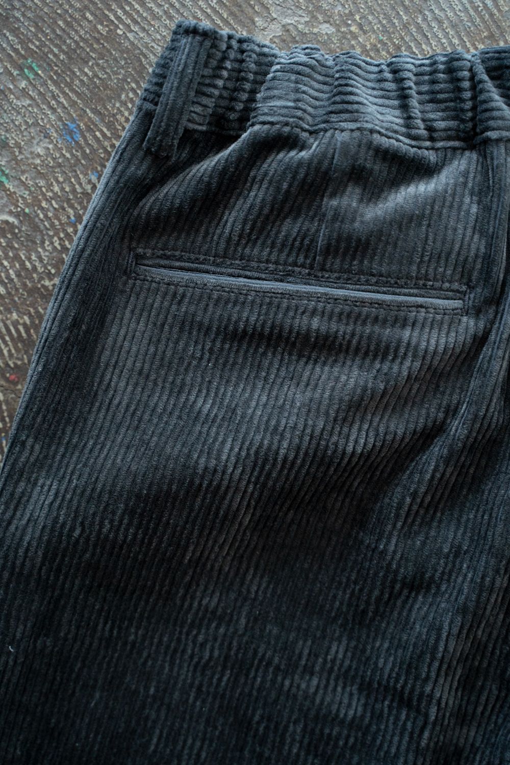 【26AW】綿×レーヨン5Wコーデュロイイージーパンツ(BLUE CHARCOAL)