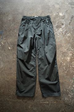 【ラスト1点】【25SS】ガーメントダイ2タックワイドテーパードパンツ(GREEN CHARCOAL)