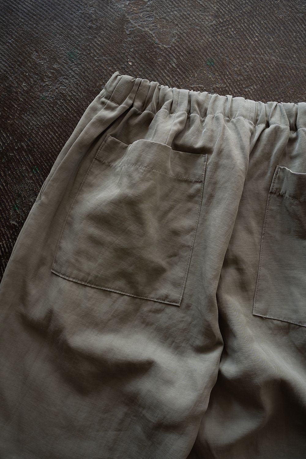 【26SS】ピグメントプリントタックイージーパンツ(SAGE)