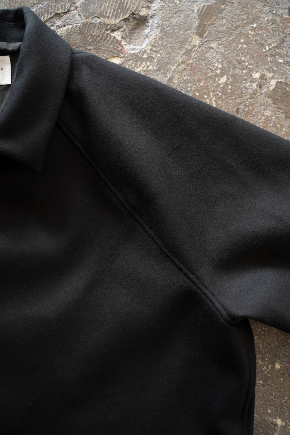 【25AW】Super110'Sメルトンステンカラーハーフコート(BLACK)