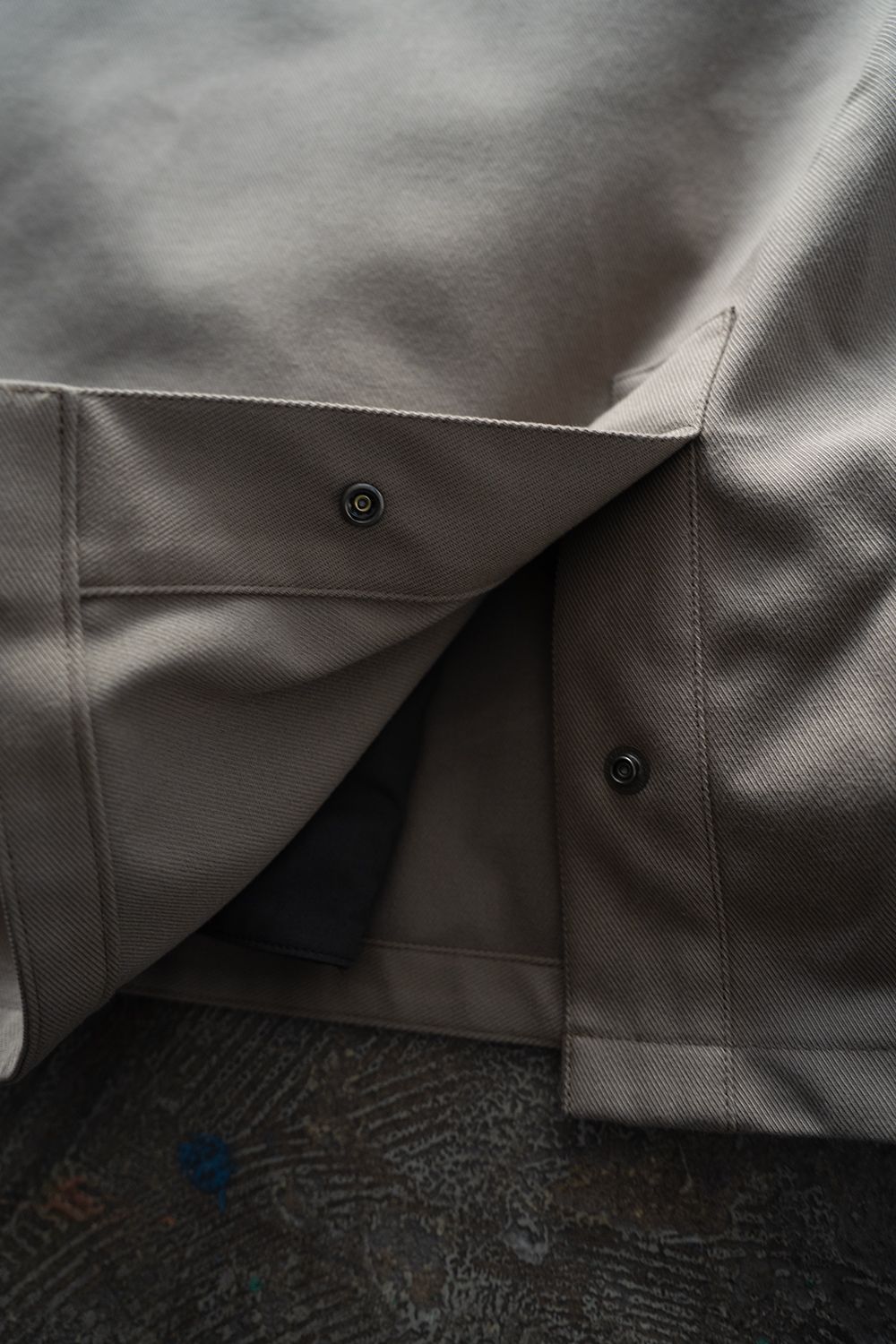 【25AW】コットン×ポリエステルショートブルゾン(GREIGE)