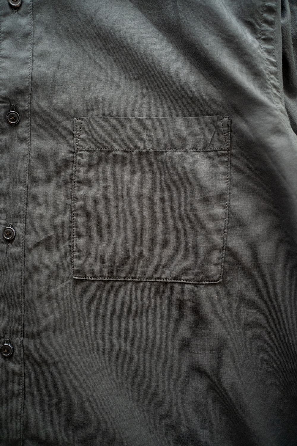 【ラスト1点】【22SS】シルク混両胸ポケットバンドカラーシャツ(CHARCOAL)