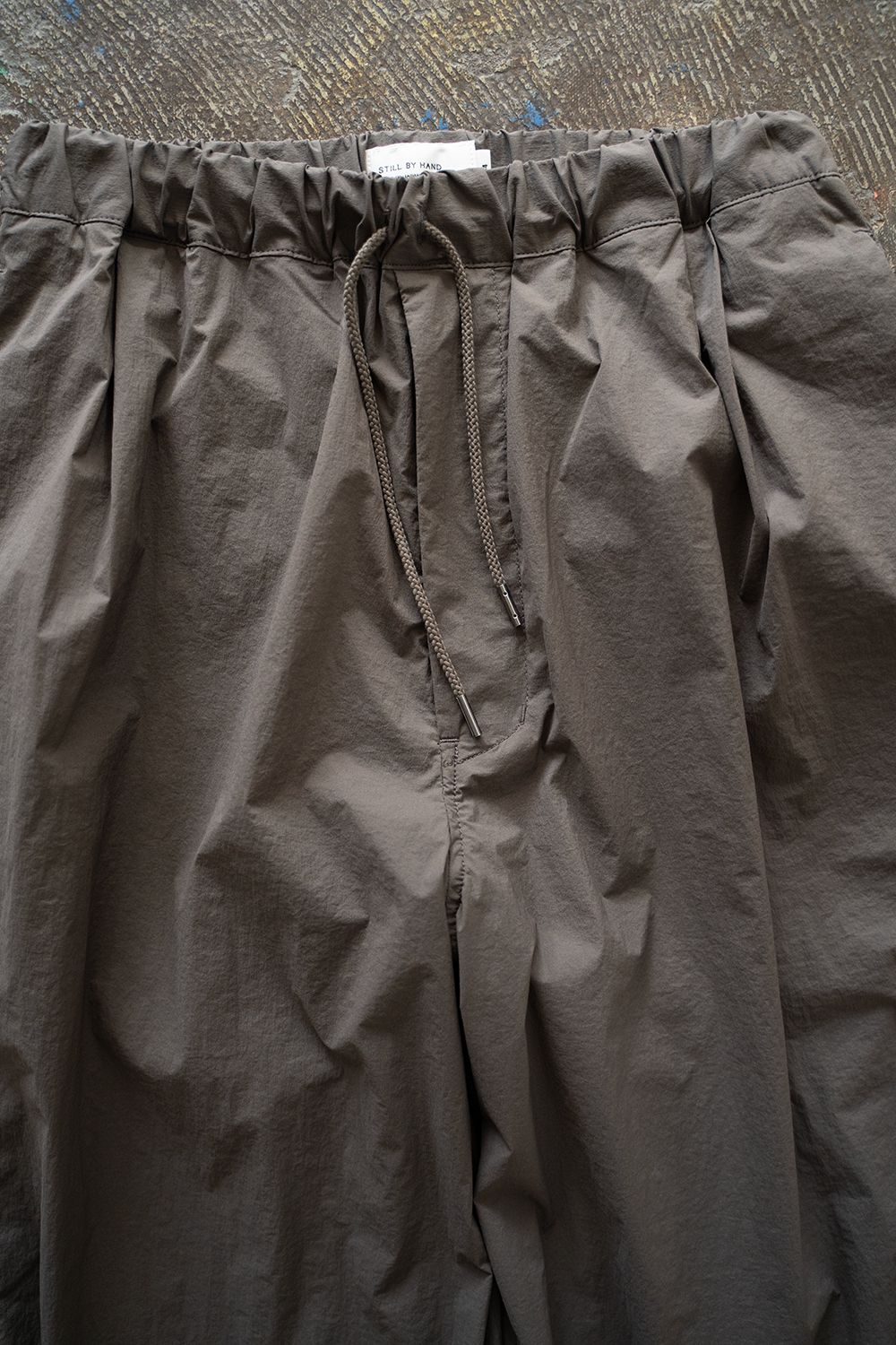 【ラスト1点】【25SS】ストレッチナイロンイージーパンツ(CHARCOAL BROWN)