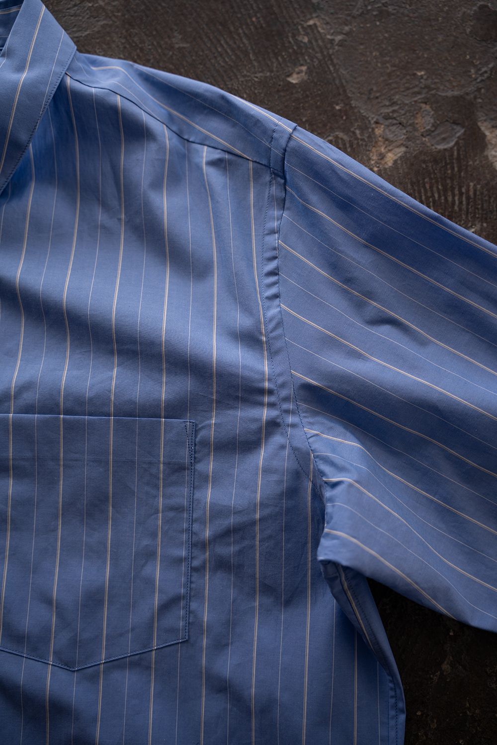 【26SS】ブロードレギュラーカラーシャツ(BLUE STRIPE)