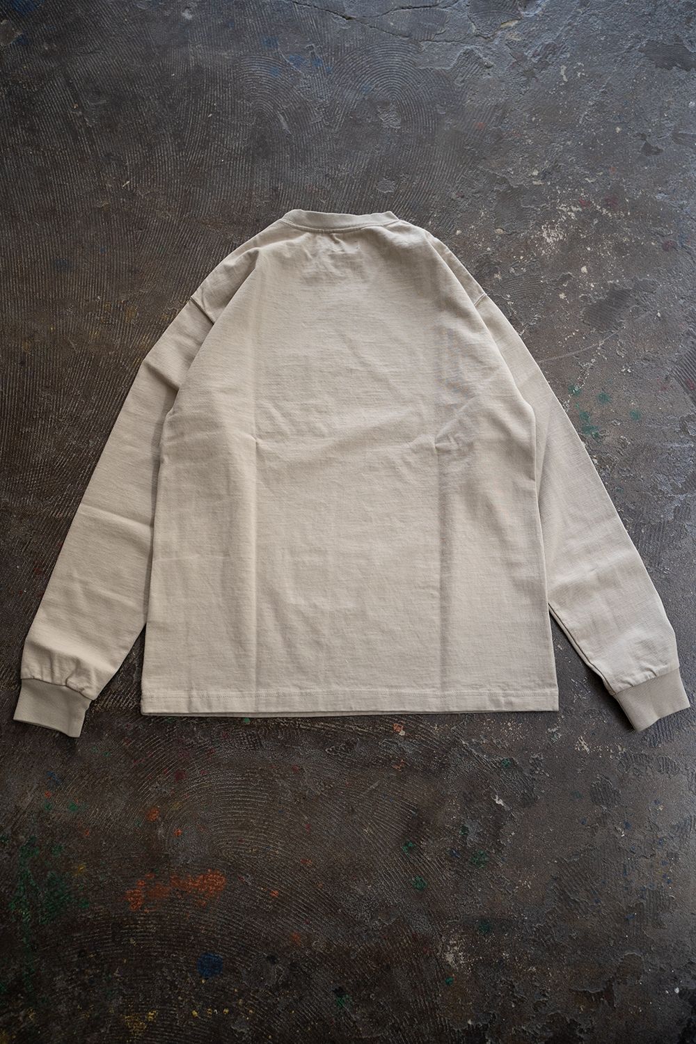 スビンコットン10/-度詰吊り天竺ポケット付きロンT(LIGHT BEIGE)