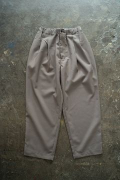 【ラスト1点】【24SS】ウォッシャブルウール混2タックイージースラックス(GREIGE)