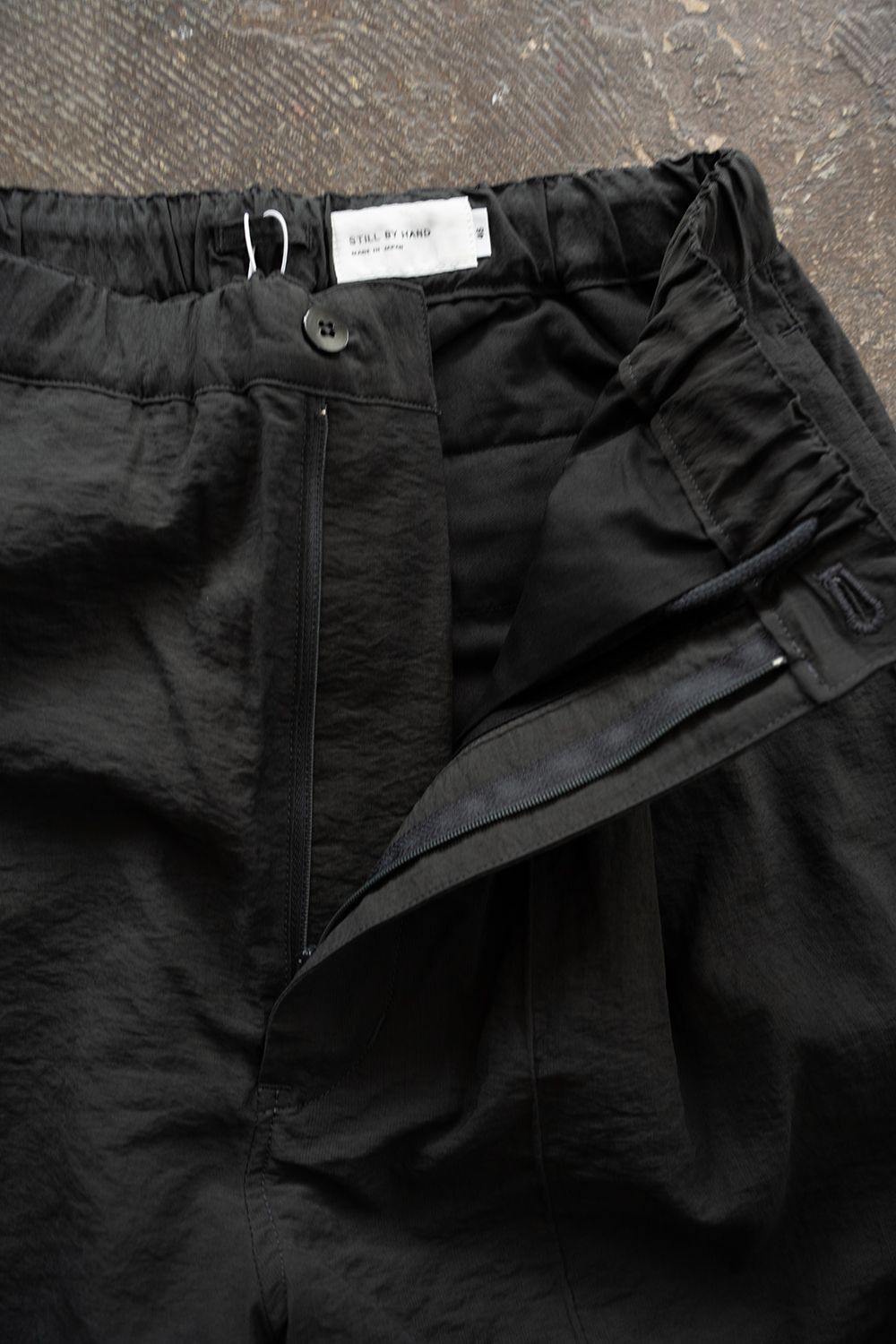 【26SS】ピンタックイージースラックス(CHARCOAL)