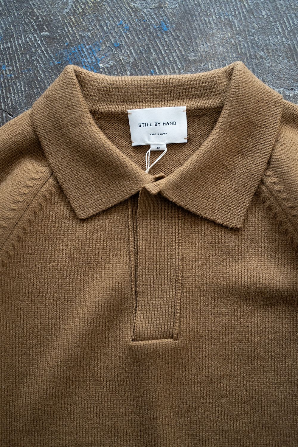 STILL BY HAND - 【23AW】7Gスキッパーポロニット(CAMEL) | Salty