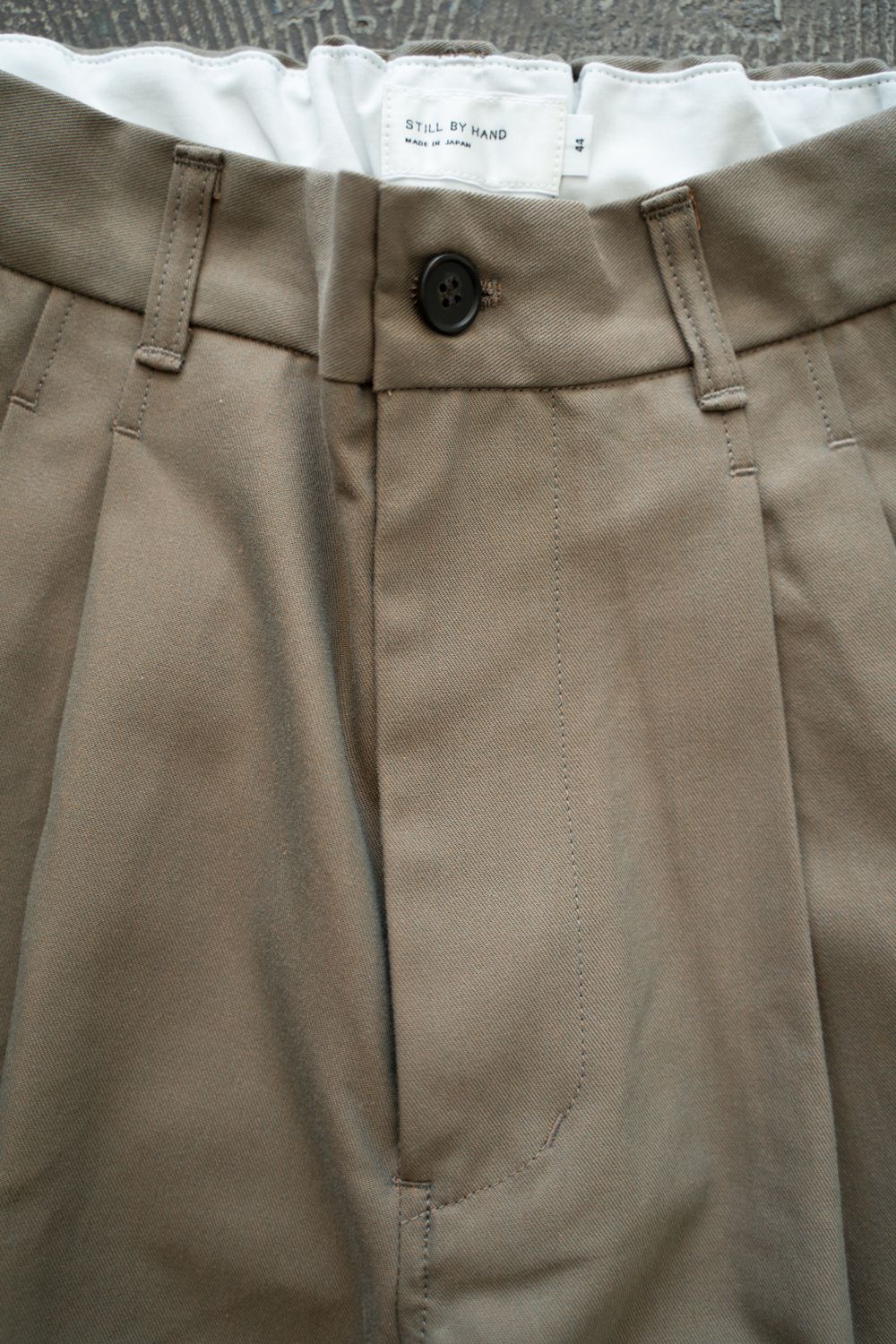 【25AW】2タックシャンブレースラックス(OLIVE)