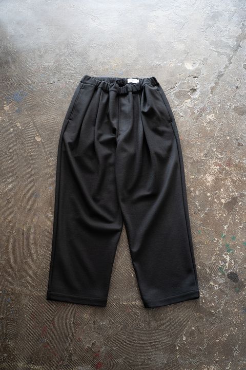 【25AW】ウールジャージー2タックイージーパンツ(CHARCOAL)