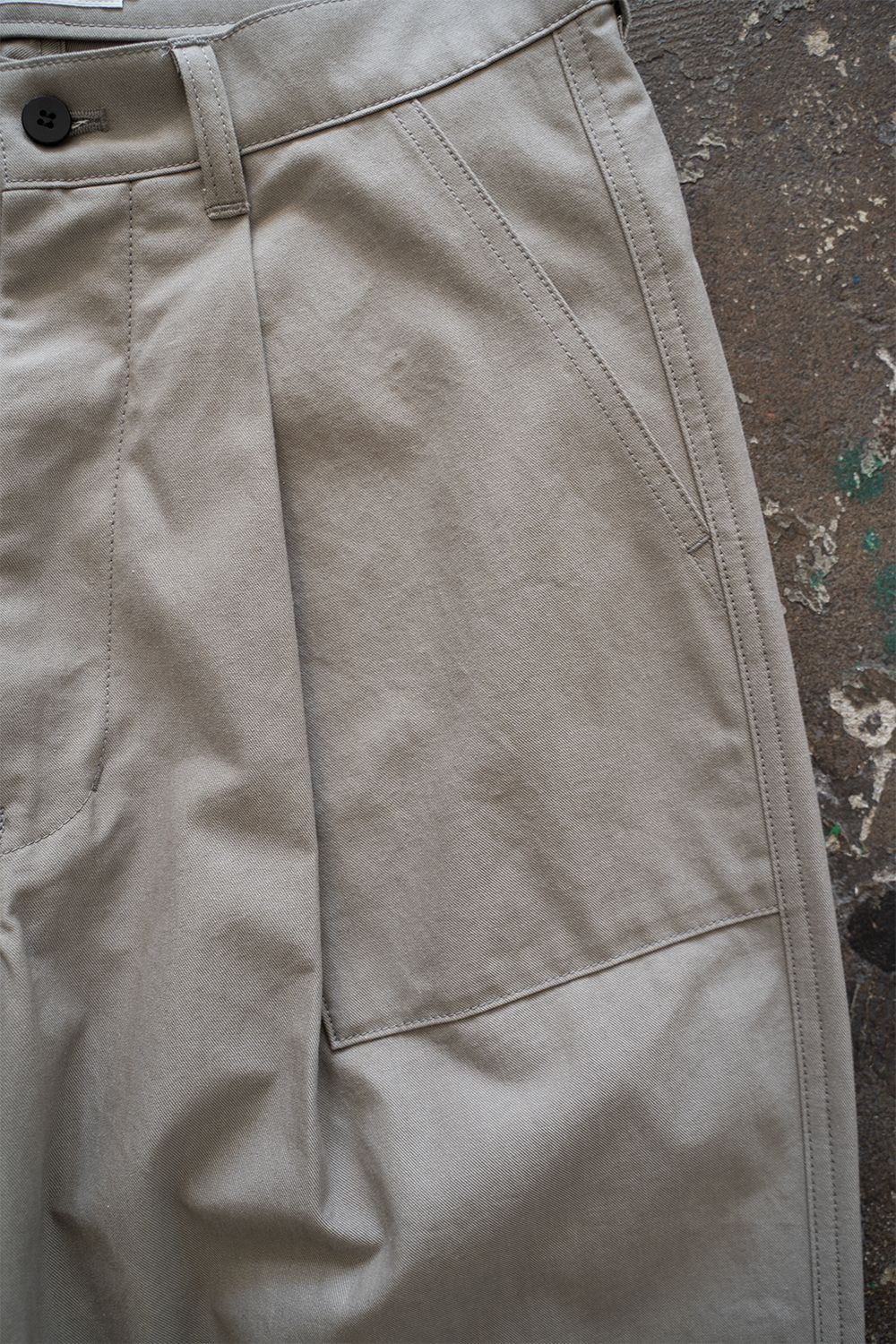 holk 23SS M52 trousers ベージュ　タグ付 holk 23SS M52 trousers ベージュ - パンツアウトレット ショップ