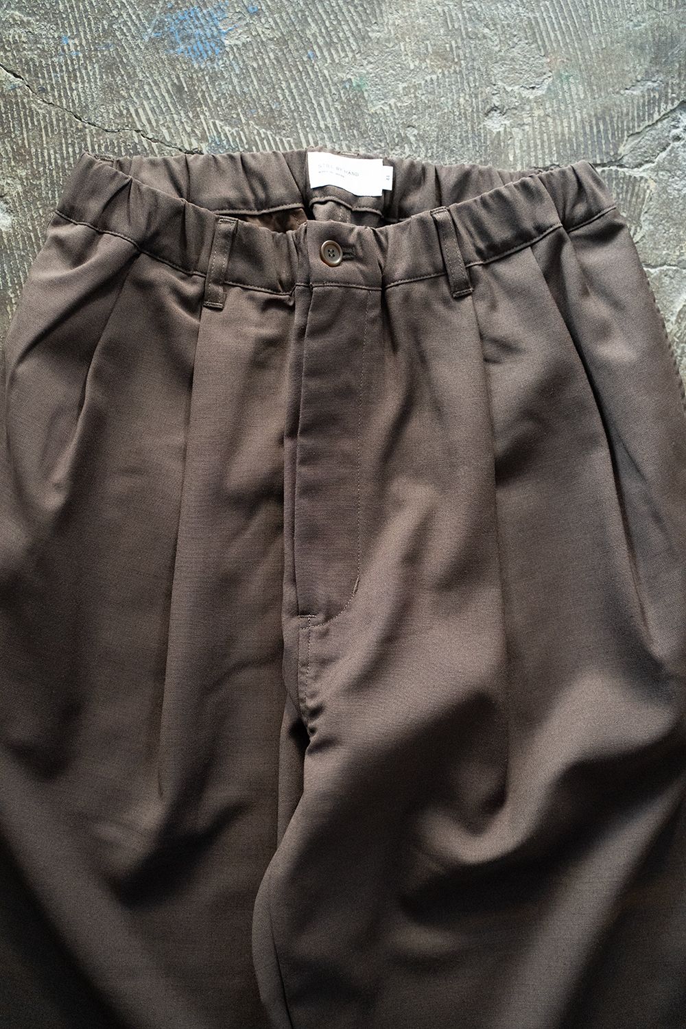 【25AW】モヘア混2タックイージーパンツ(DARK BROWN)