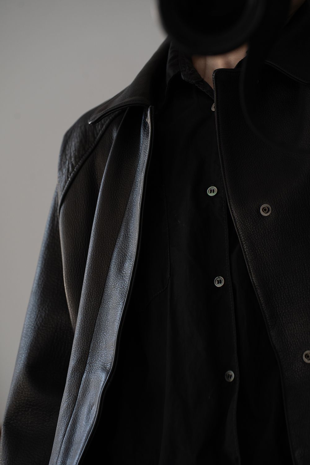 【26AW】カウレザーハーフコート(BLACK)