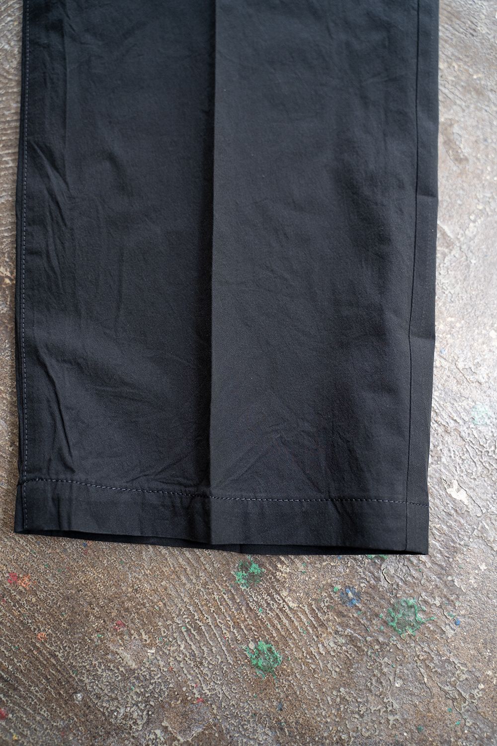 強撚コットンセンタープレススラックス(DARK NAVY)