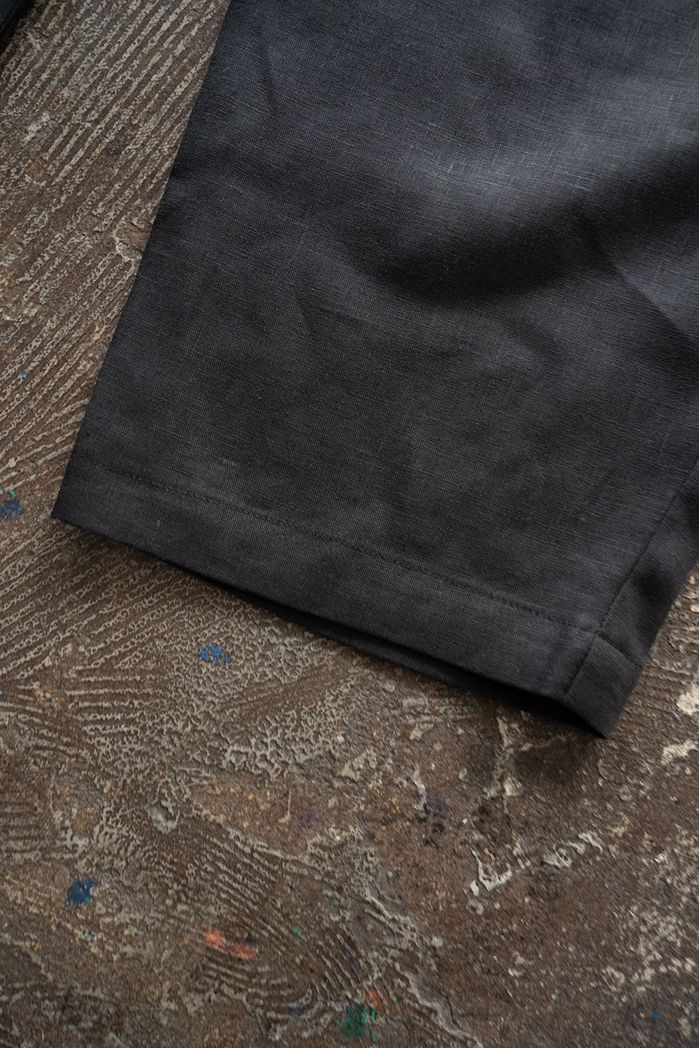 【26SS】リネン2タックテーパードパンツ(CHARCOAL)