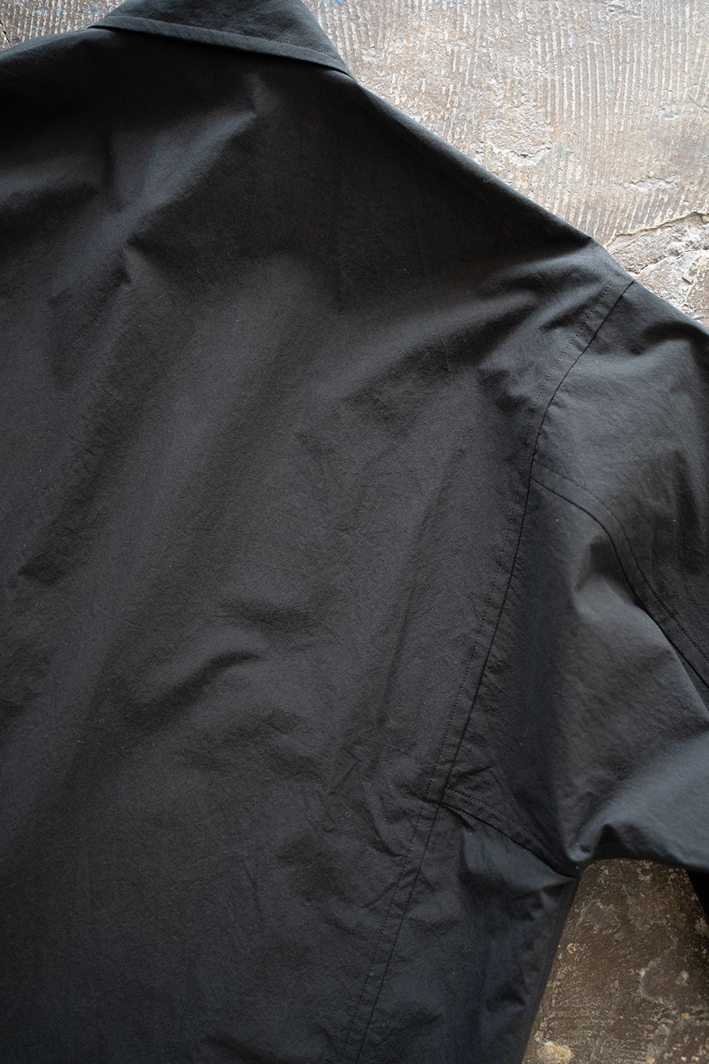【ラスト1点】【25SS】スクエアアームホールシャツ(BLACK)