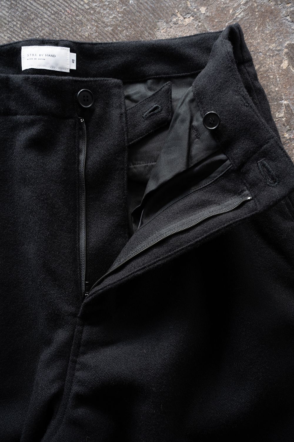 【26AW】ウール×ナイロンワンタックパンツ(BLACK)