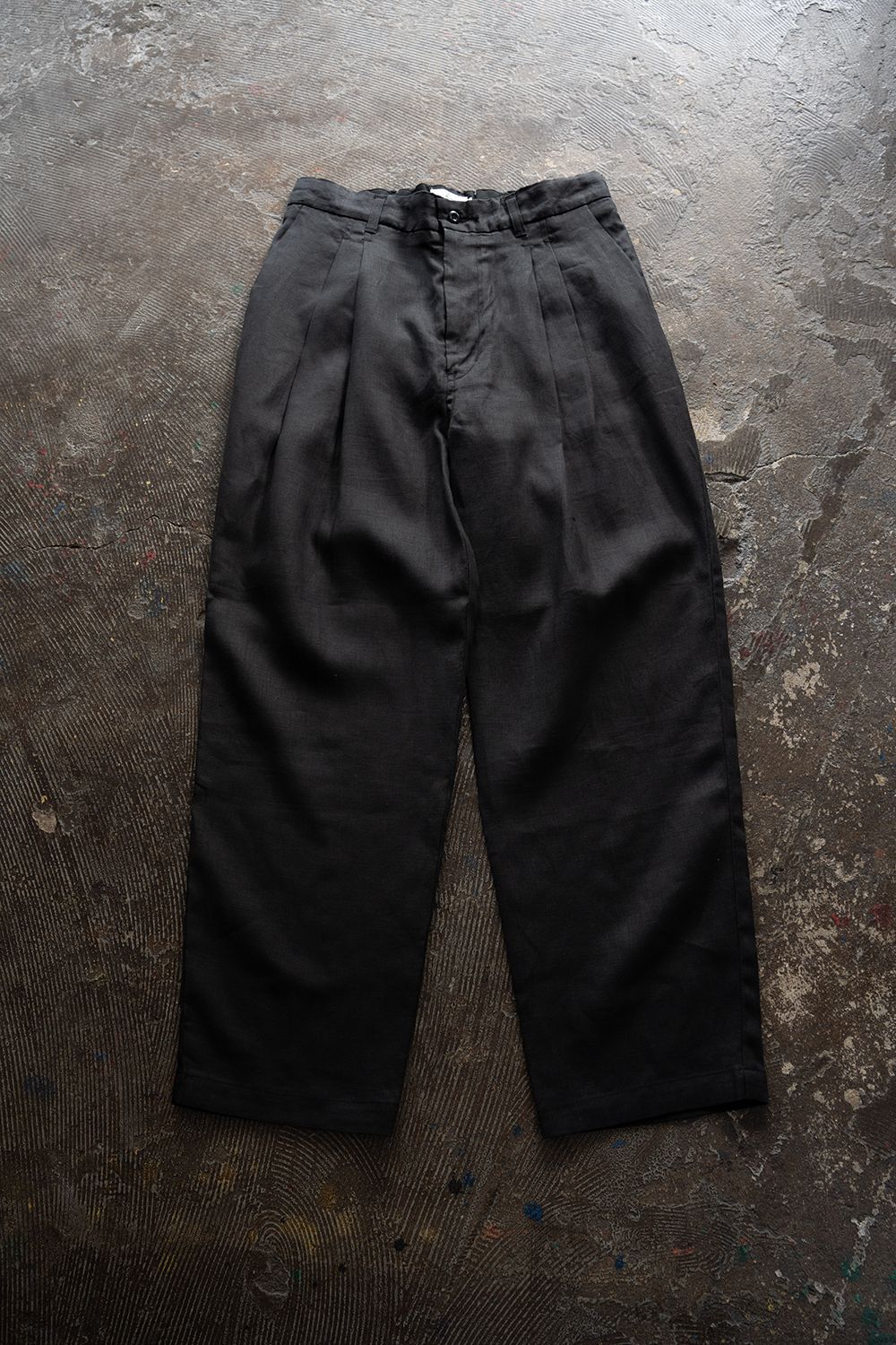 【26SS】リネン2タックテーパードパンツ(CHARCOAL)