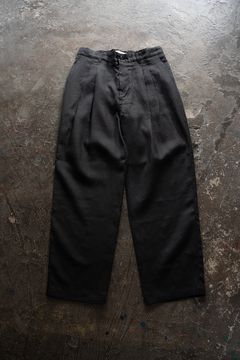 【26SS】リネン2タックテーパードパンツ(CHARCOAL)