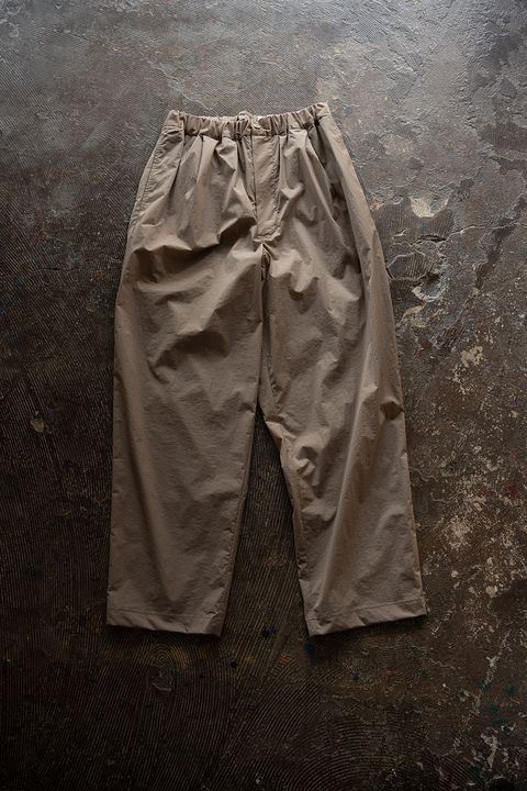 【26SS】ストレッチナイロンテーパードパンツ(GREIGE)