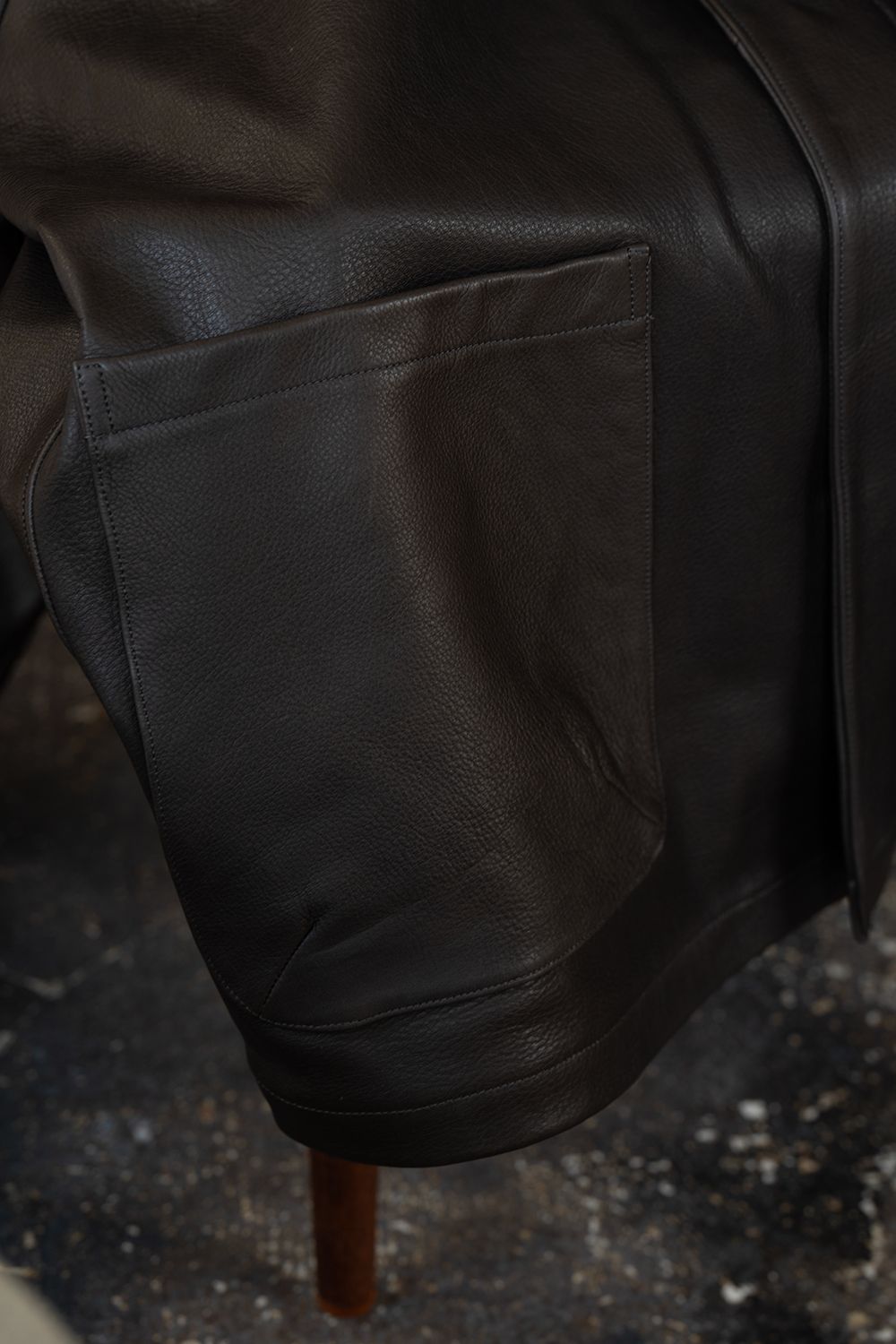 【26AW】カウレザーハーフコート(BROWN CHARCOAL)