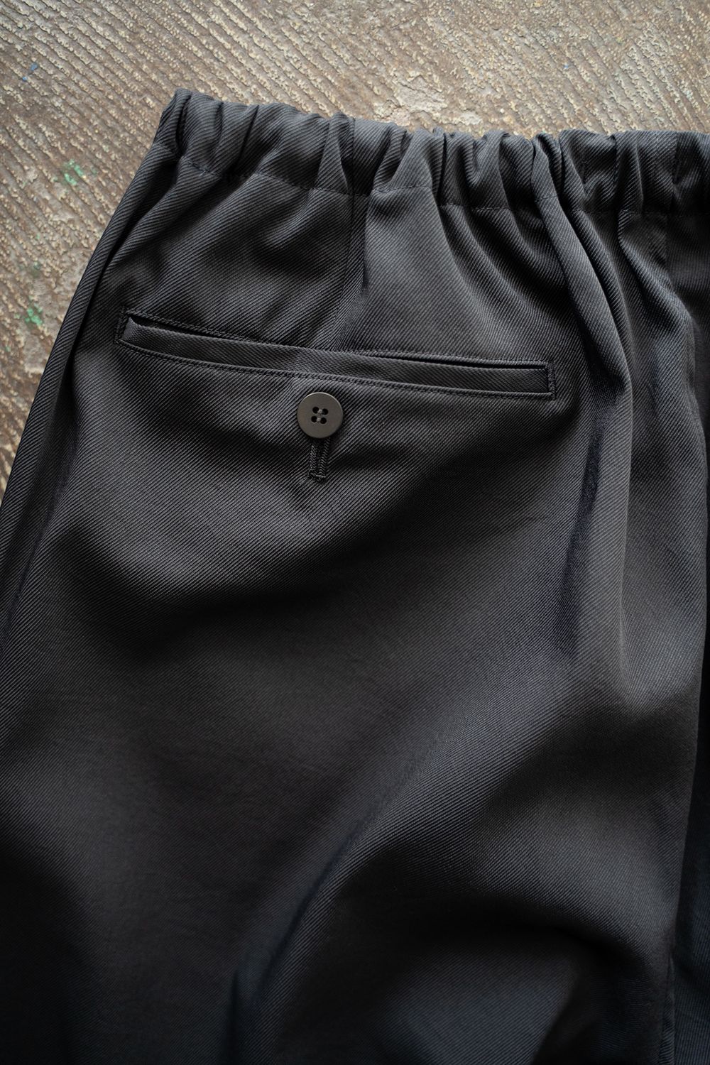 【ラスト1点】【25SS】中空ポリエステルイージーパンツ(BLACK NAVY)