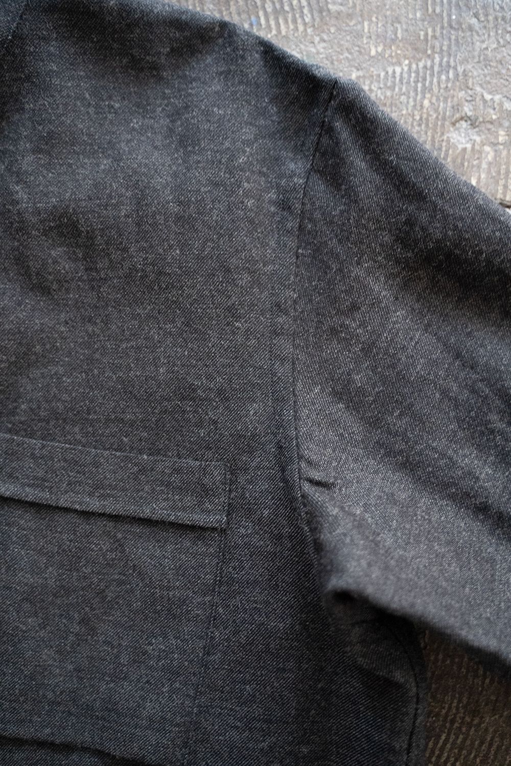 【ラスト1点】【23AW】ウール×コットンシャンブレーバンドカラーシャツ(CHARCOAL)