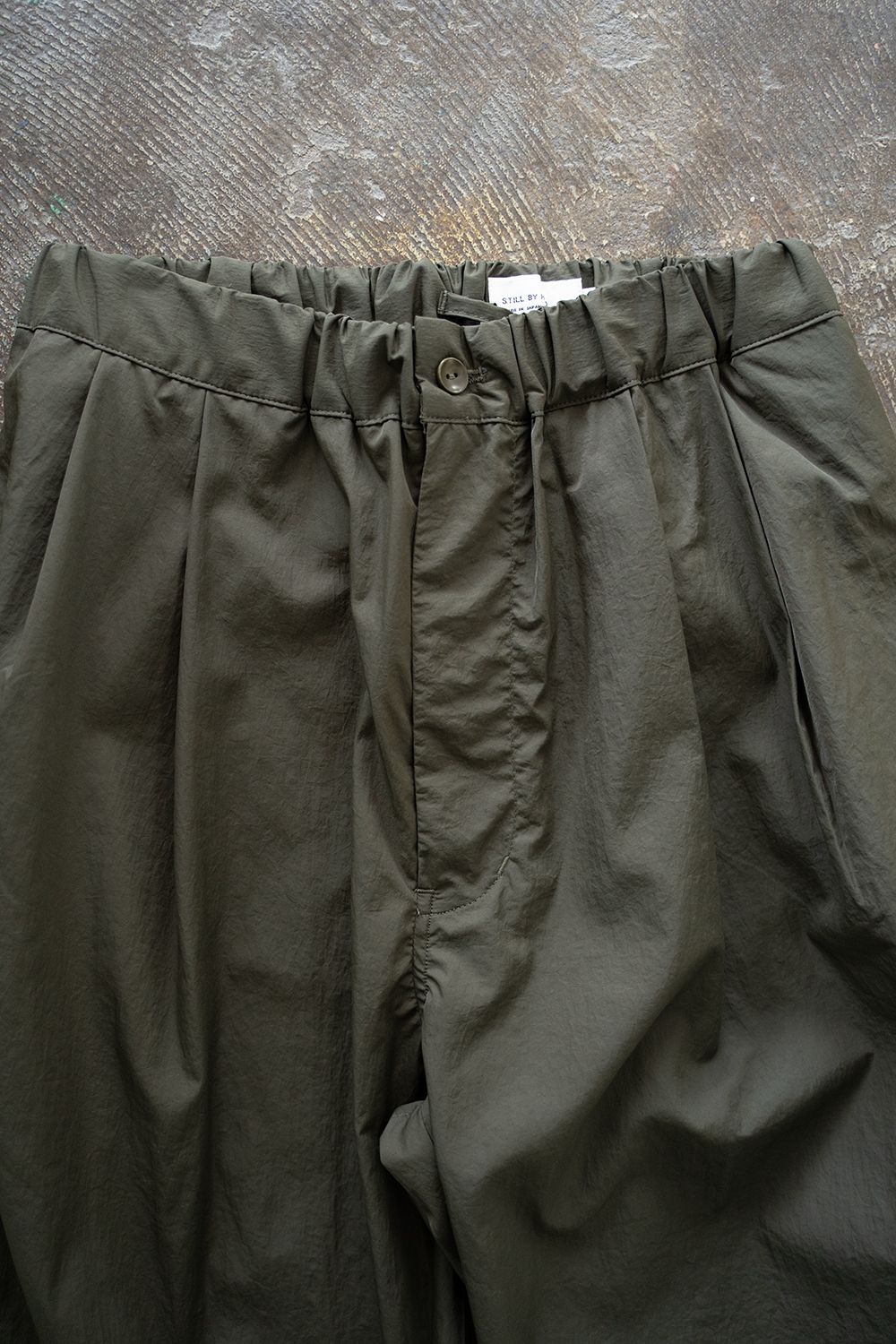 【ラスト1点】【25SS】ナイロン2タックイージーパンツ(DARK OLIVE)