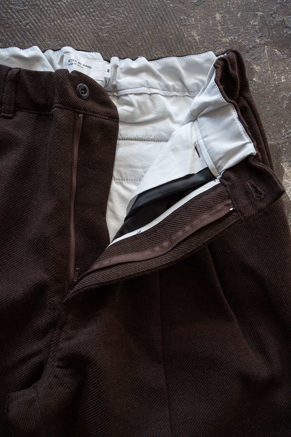 【26AW】コットン×ウールカルゼ2タックイージーパンツ(DARK BROWN)