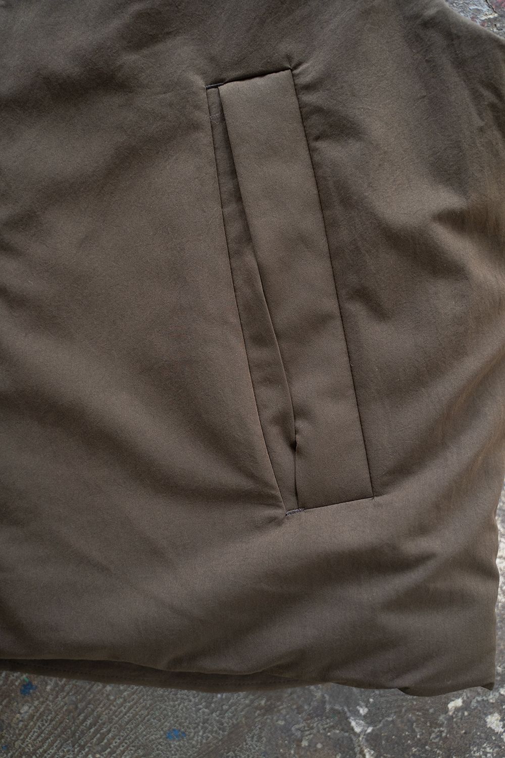 【ラスト1点】【24AW】撥水シンサレートスタンドカラーベスト(BROWN)