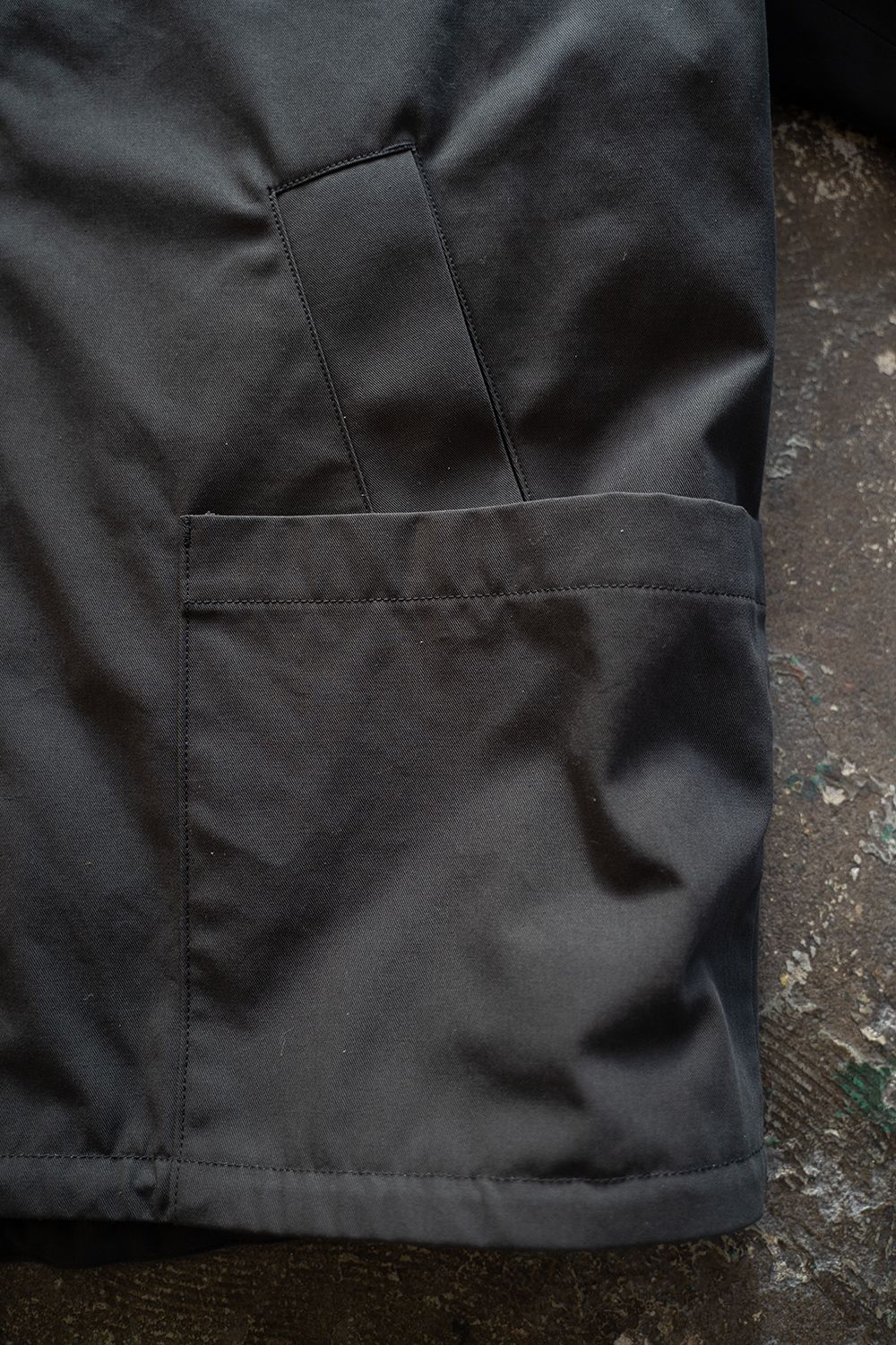 【ラスト1点】【23SS】強撚コットン×ポリエステルスタンドカラーハーフコート(CHARCOAL)