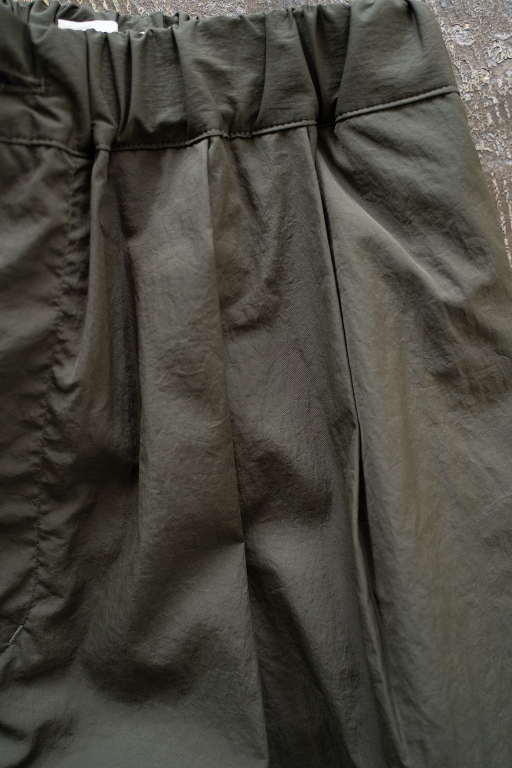 【ラスト1点】【25SS】ナイロン2タックイージーパンツ(DARK OLIVE)