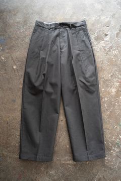 【24AW】2タックセンタープレスシャンブレースラックス(CHARCOAL)
