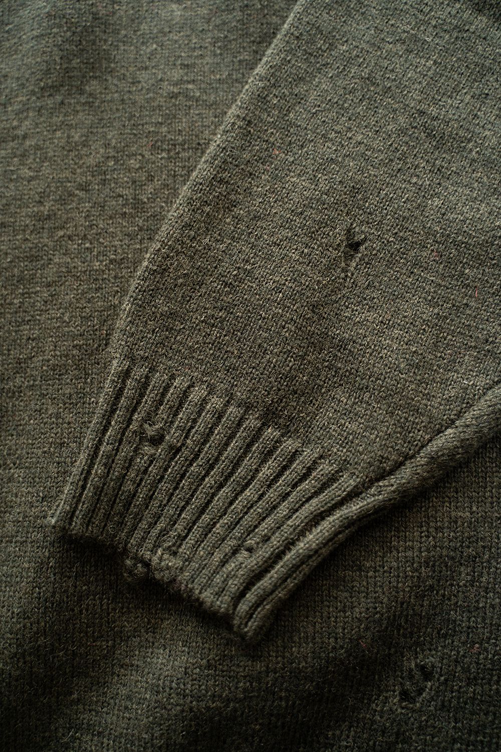 【25AW】ダメージクルーネックニット(KHAKI GREEN)