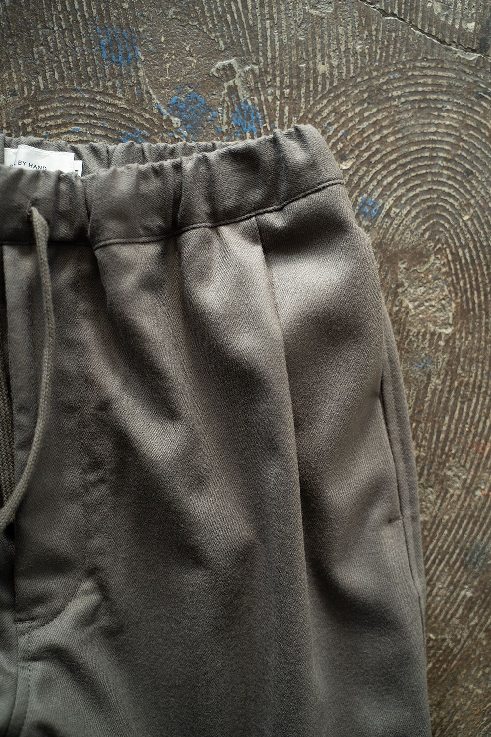 【25AW】サキソニーイージーパンツ(GREIGE)