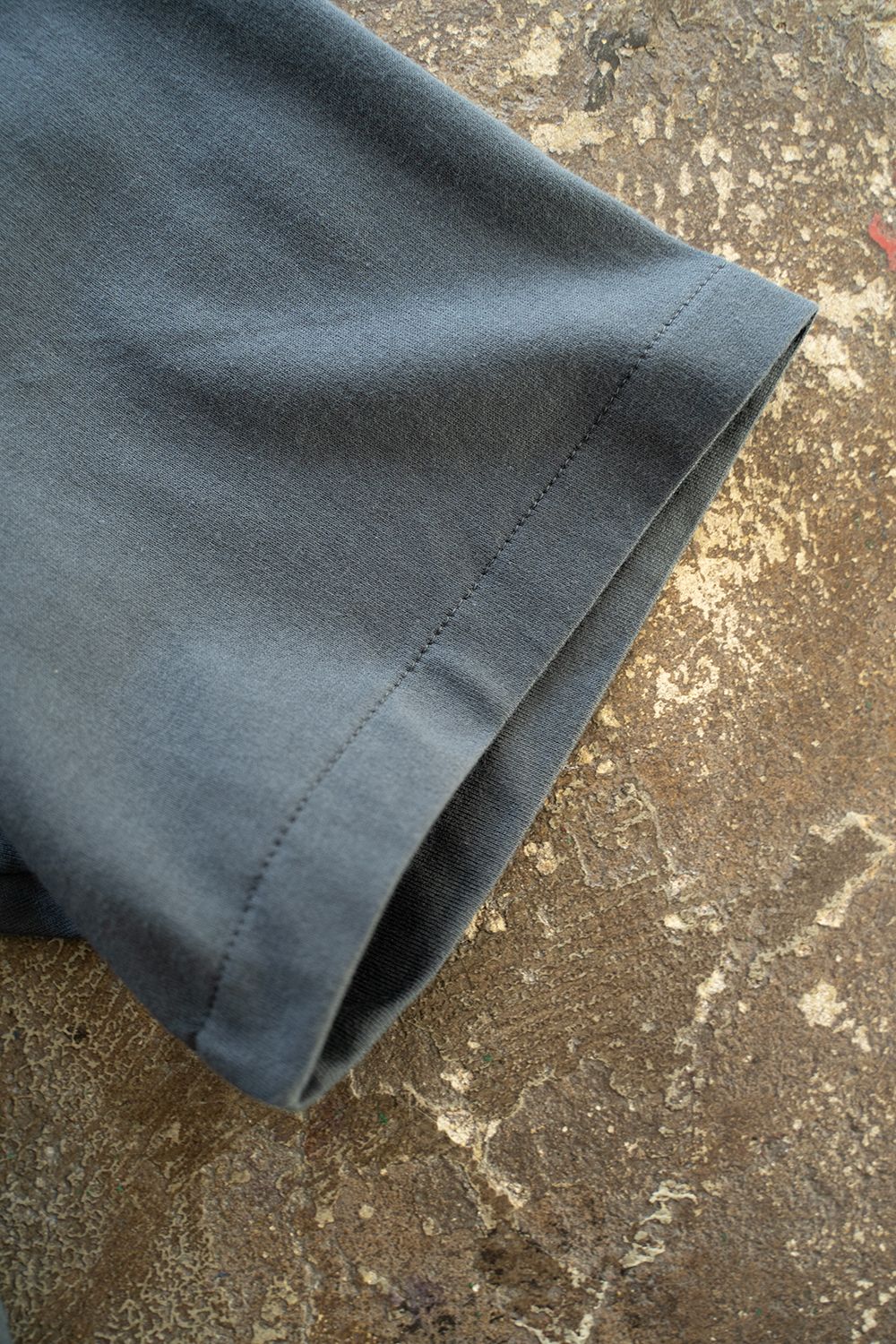 【ラスト1点】【23SS】"Zwischen Oberfläche und Punkt"Tシャツ(GRAY)