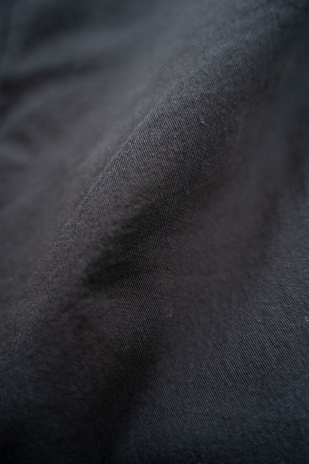強撚コットンセンタープレススラックス(DARK NAVY)