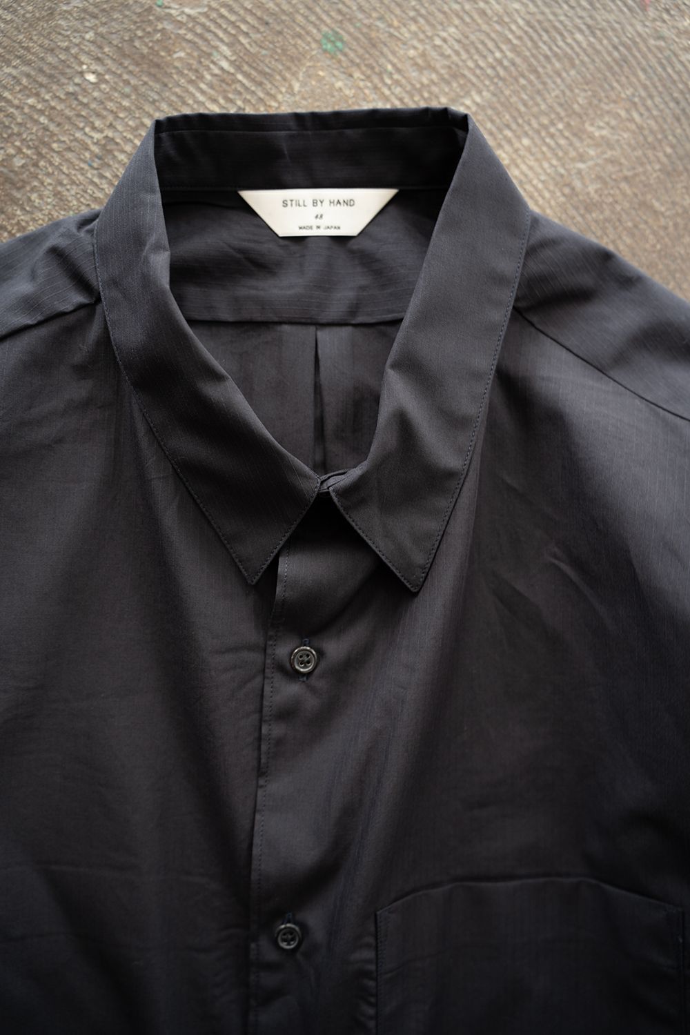 【26SS】ブロードレギュラーカラーシャツ(NAVY STRIPE)