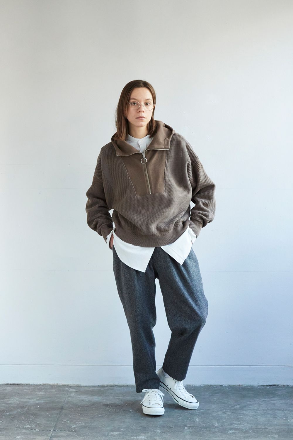 YASHIKI - 【ラスト1点】Tasogare High Neck Hoodie(MOCHA) | Salty