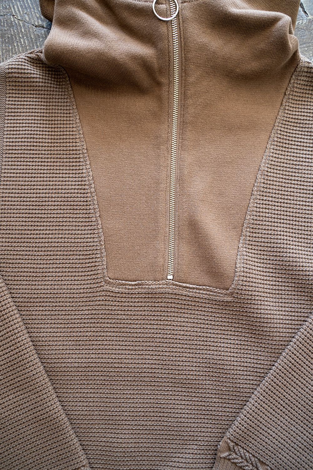 YASHIKI - 【ラスト1点】Tasogare High Neck Hoodie(MOCHA) | Salty